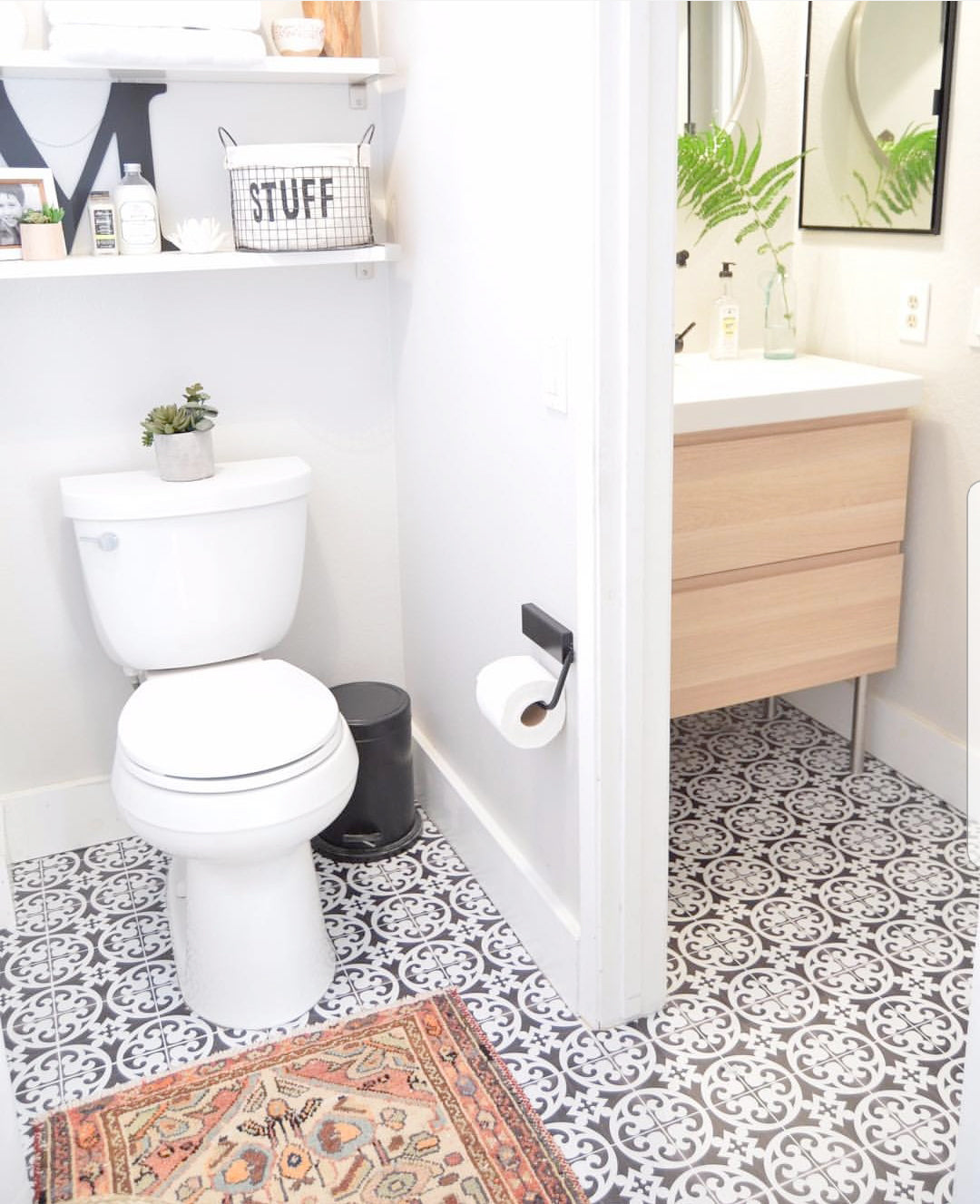 Small bathroom gets Big style