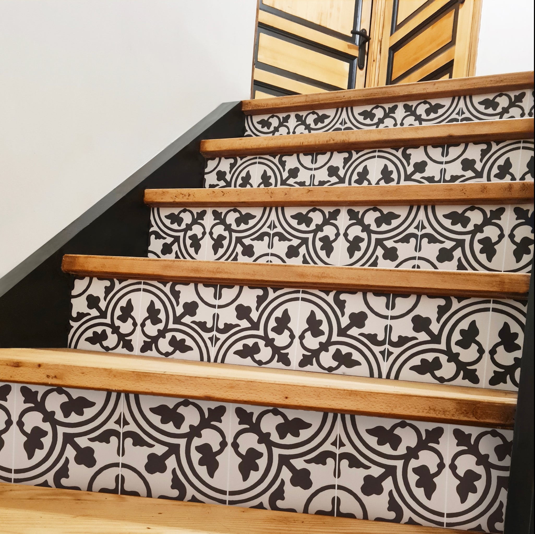 Trefle in Black Stair Riser Stickers